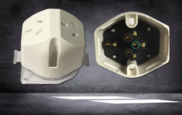 Plug Bases &amp; Quick Connects