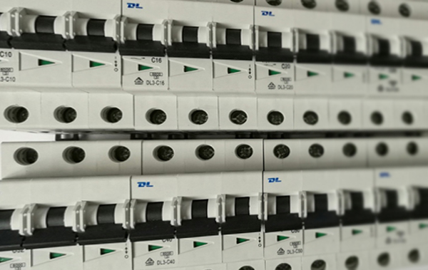 DL 1 Pole, 2 Pole &amp; 3 Pole Circuit Breakers