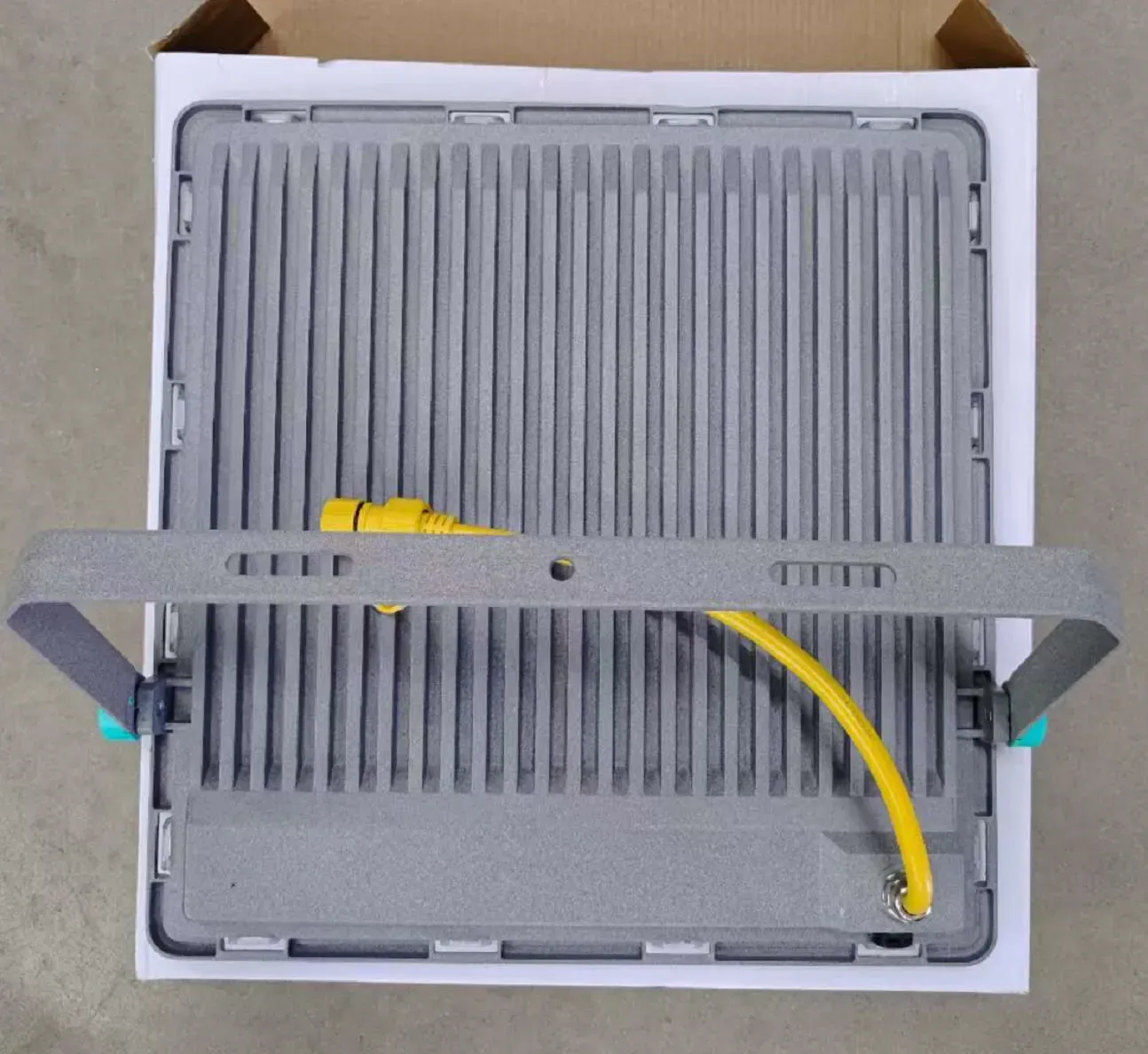 SFL200W-24V-1_200w_24v_low_voltage_flood_light__SPARKELEC.png