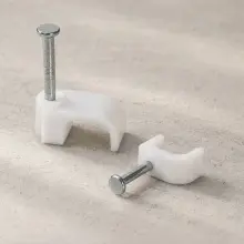 4mm Twin &amp; Earth Flat Plastic Cable Clips 400 QTY Jar - White