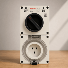 Highline 3 Pin 10amp FLAT Surface Switched Socket Combination IP66 - Single Phase - Impact And Chemical Resistant