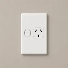 Highline VERTICAL SINGLE Power Point 10 Amp - White - SGPO1V