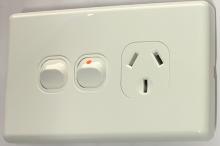 Highline Single Power Point with Extra Switch 10 Amp - White - SGPO1X